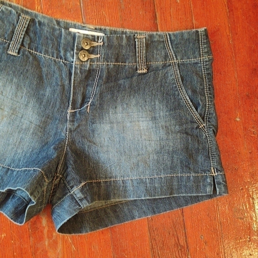 So Dark Wash Mid-Rise Jean Denim Shorts Sz 11 - Picture 3 of 7